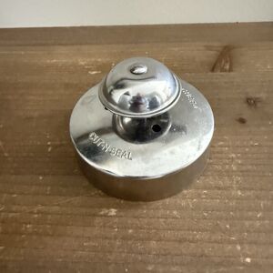 The Pampered Chef Cut-n-Seal 4 in Pastry Tool Press